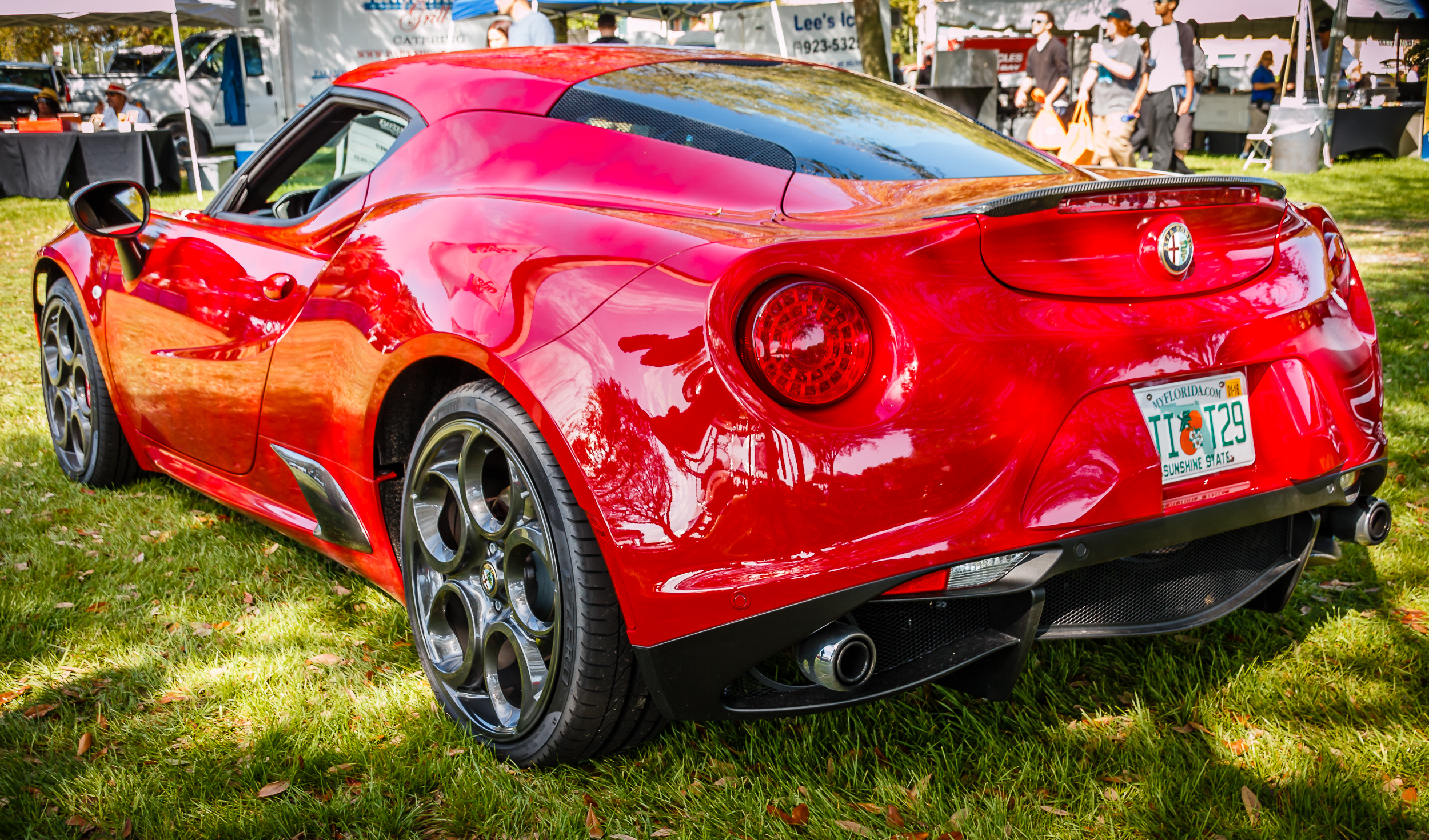 Alfa Romeo 4c вид сбоку