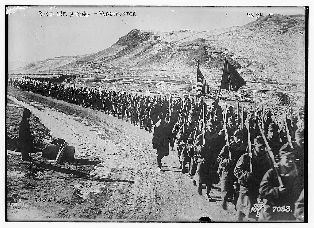 Culasse Mosin Nagant American_soldiers_from_the_31st_Infantry_marching_near_Vladivostok_Russia_April_27_1919