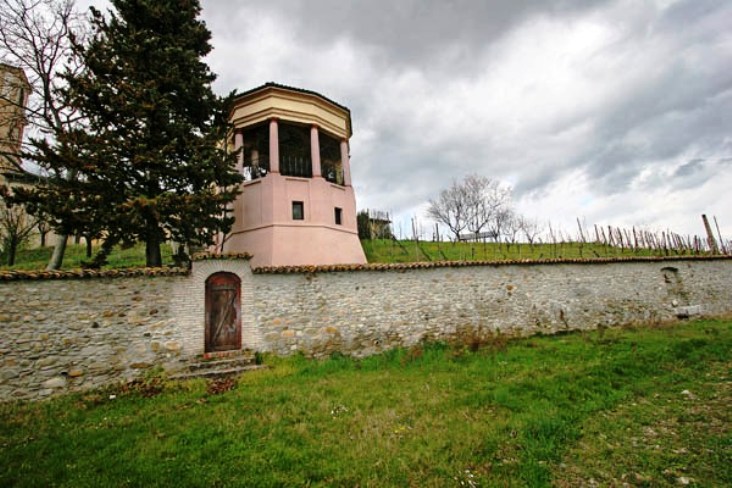 File:Badia Torrechiara esterno.jpg