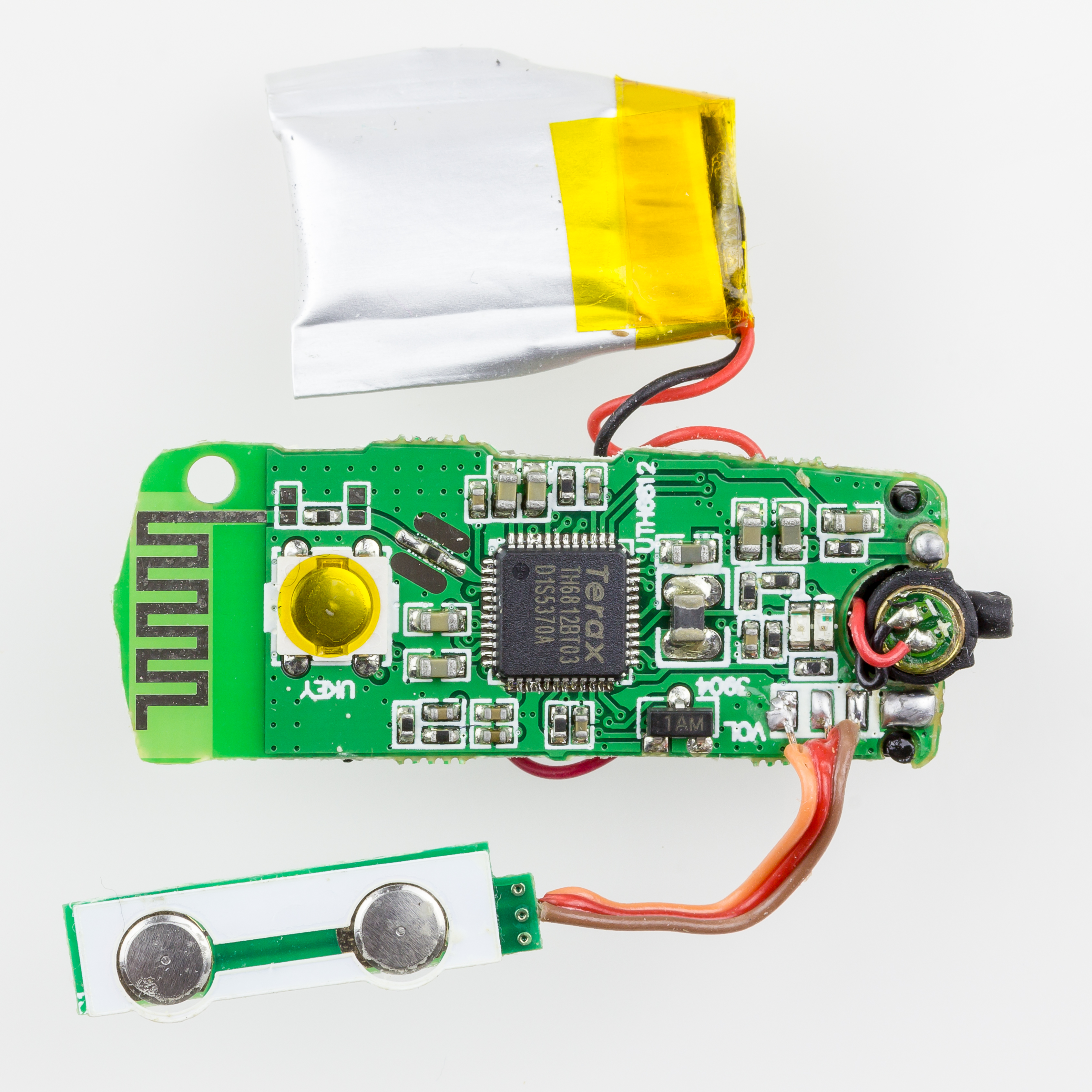 File:Bluetooth headset WEP-200 - printed circuit board with  battery-9691.jpg - Wikimedia Commons