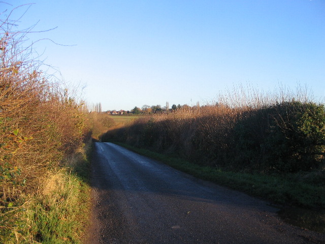 File:Cryfield Grange Road - geograph.org.uk - 1071088.jpg