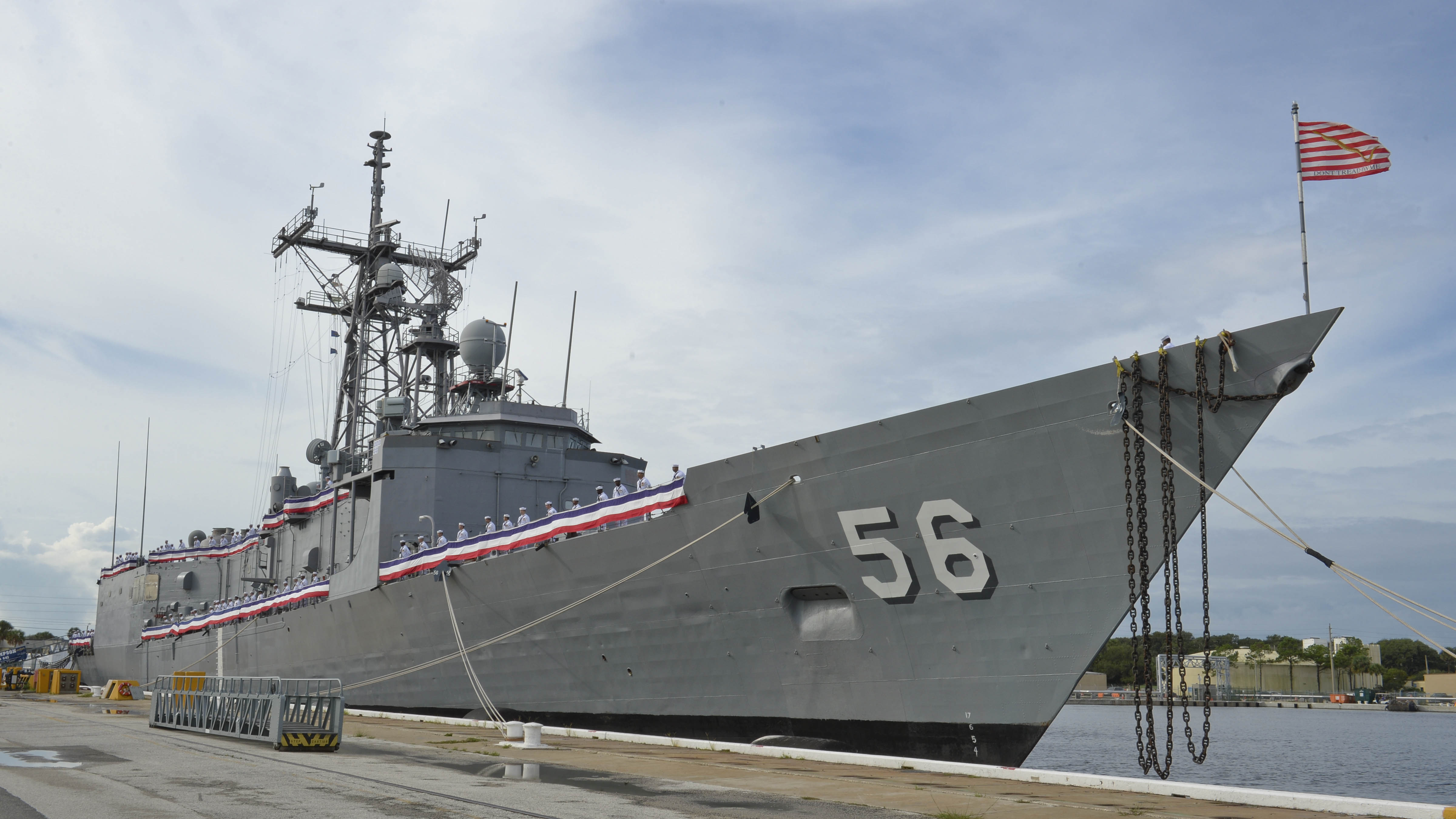 Decommissioning_of_USS_Simpson_%28FFG-56%29_at_Mayport_on_29_September_2015.JPG