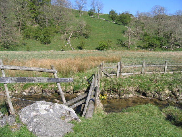 File:Footbridge across Gordale Beck - geograph.org.uk - 505888.jpg