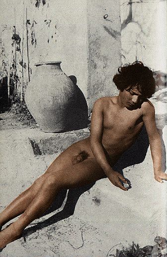 File:Gloeden, Wilhelm von (1856-1931) - n. 0330 - Sicilian boys, p.28.jpg