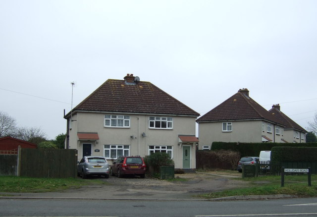 File:Houses on Hollidays Road, Bluntisham (geograph 5287513).jpg