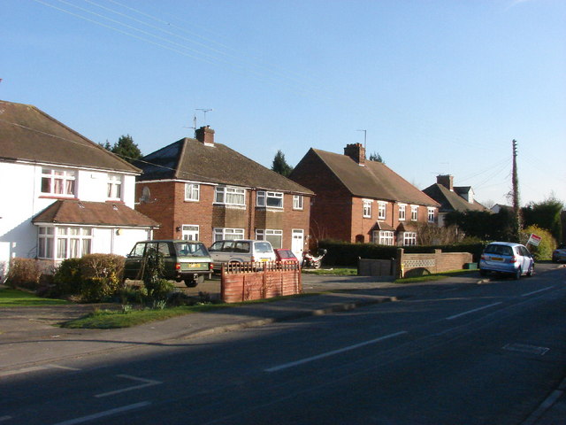 File:Houses on Kennington Road - geograph.org.uk - 332661.jpg