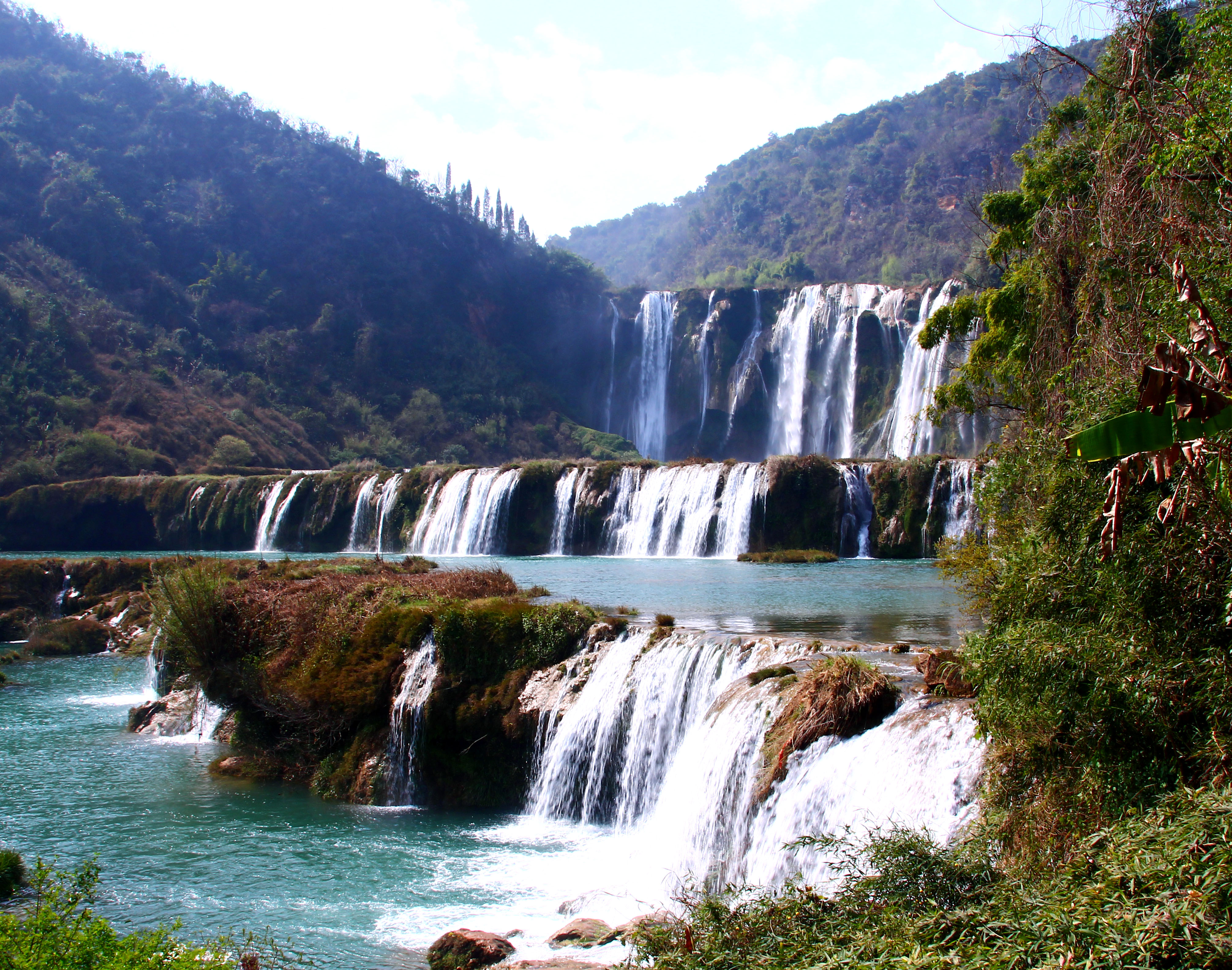 File:Jiulong waterfalls in Luoping, Yunnan, China.jpg - Wikimedia ...