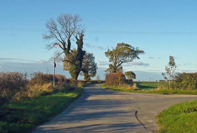 File:Junction near Spot Height 98m - geograph.org.uk - 599578.jpg