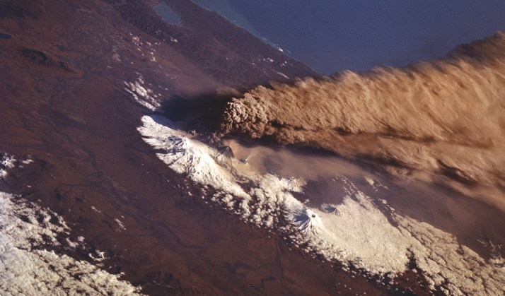 File:Klyuchevskaya Sopka eruption 1994.jpg