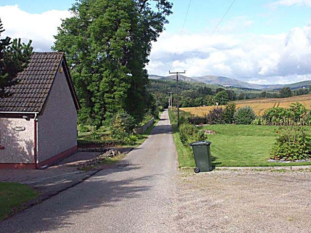File:Lane to Cuillich - geograph.org.uk - 527203.jpg