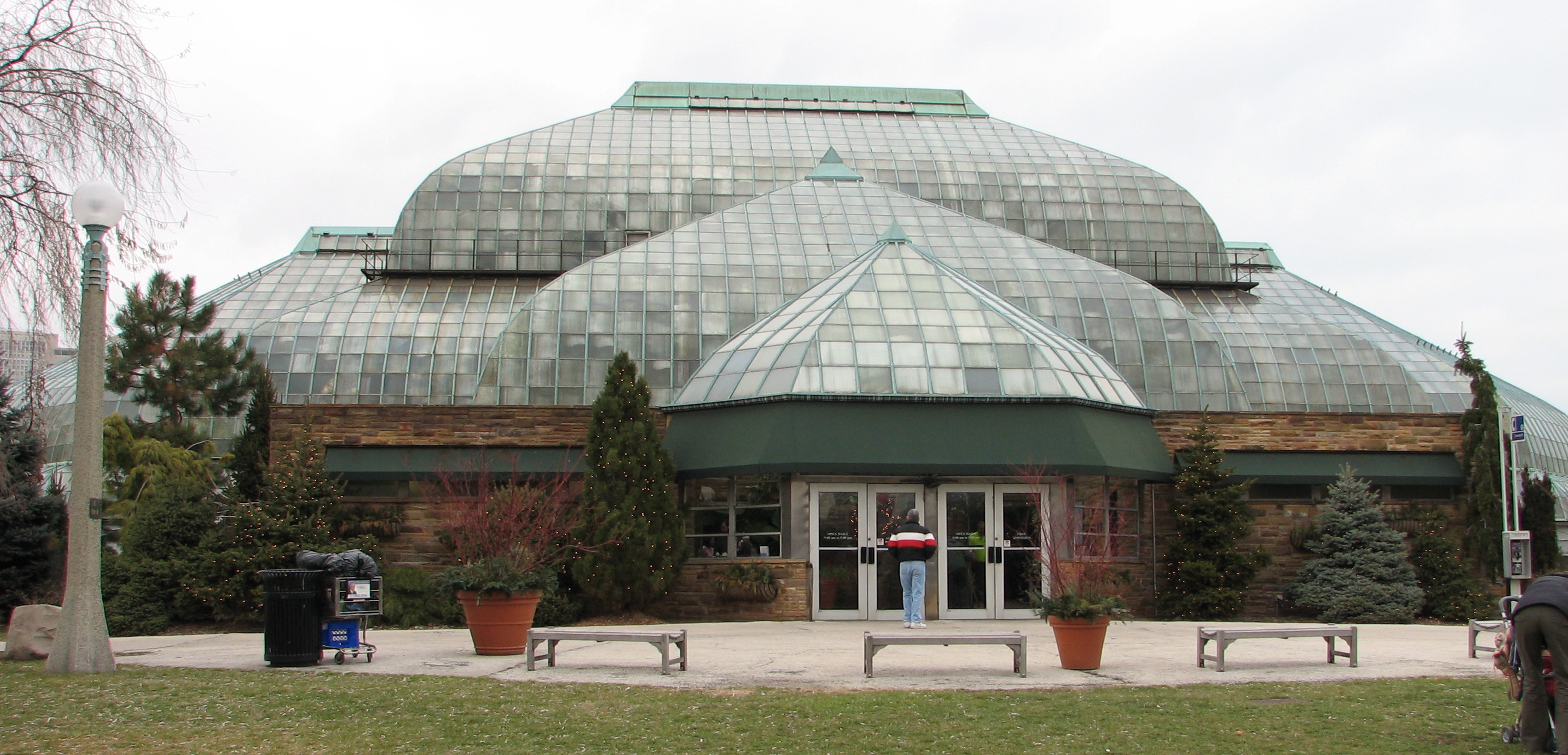 Lincoln Park Conservatory And Its Stunning Botanical Gardens Will Finally  Reopen Tomorrow - Secret Chicago