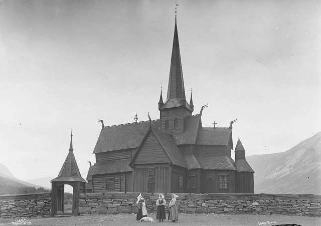 File:Lom stavkyrkje A.jpeg