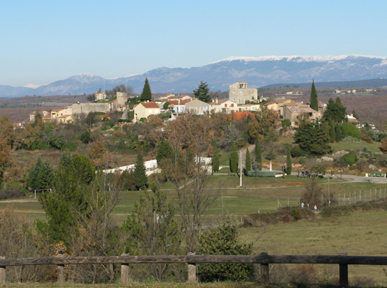 File:Montmeyan - Vue générale côté sud-ouest 04Déc2010.jpg