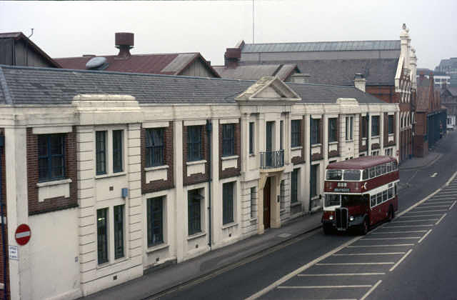 File:Reading Transport offices, 1985.jpg