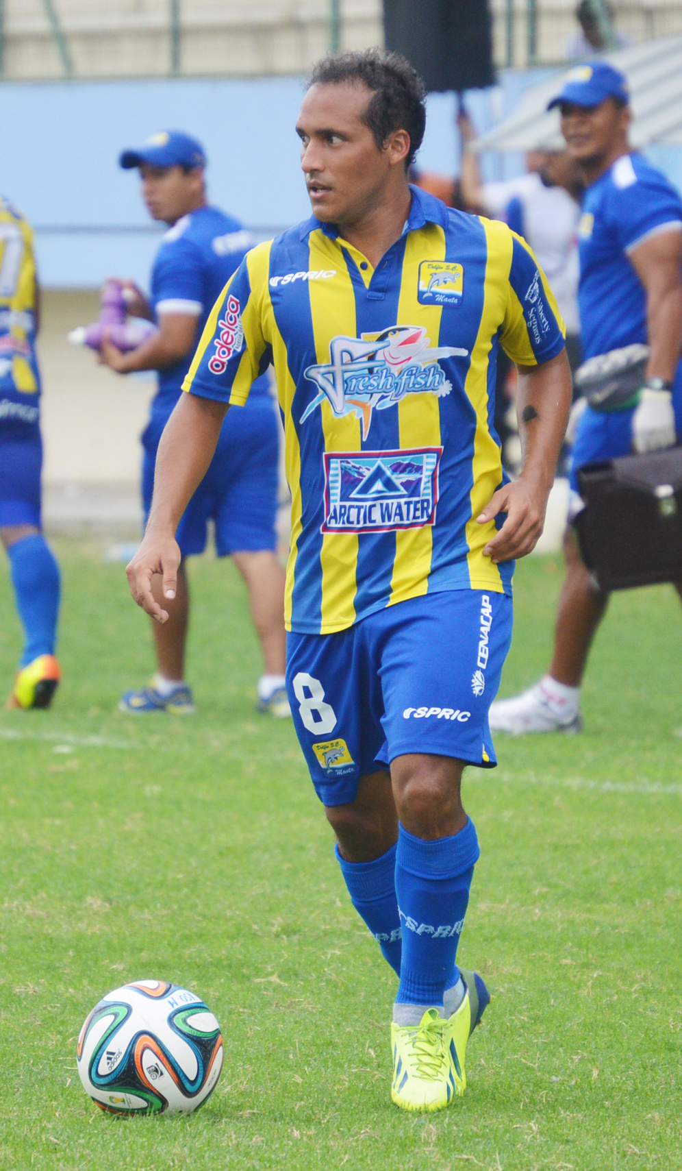 File:Renato Cedeño en Delfín Sporting  - Wikimedia Commons