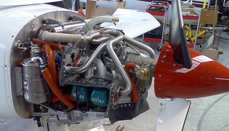 File:Rotax912sDynAeroMcr01.jpg