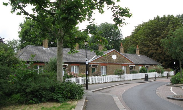 File:Squires Almshouses, Church End, E17 (2) - geograph.org.uk - 899894.jpg