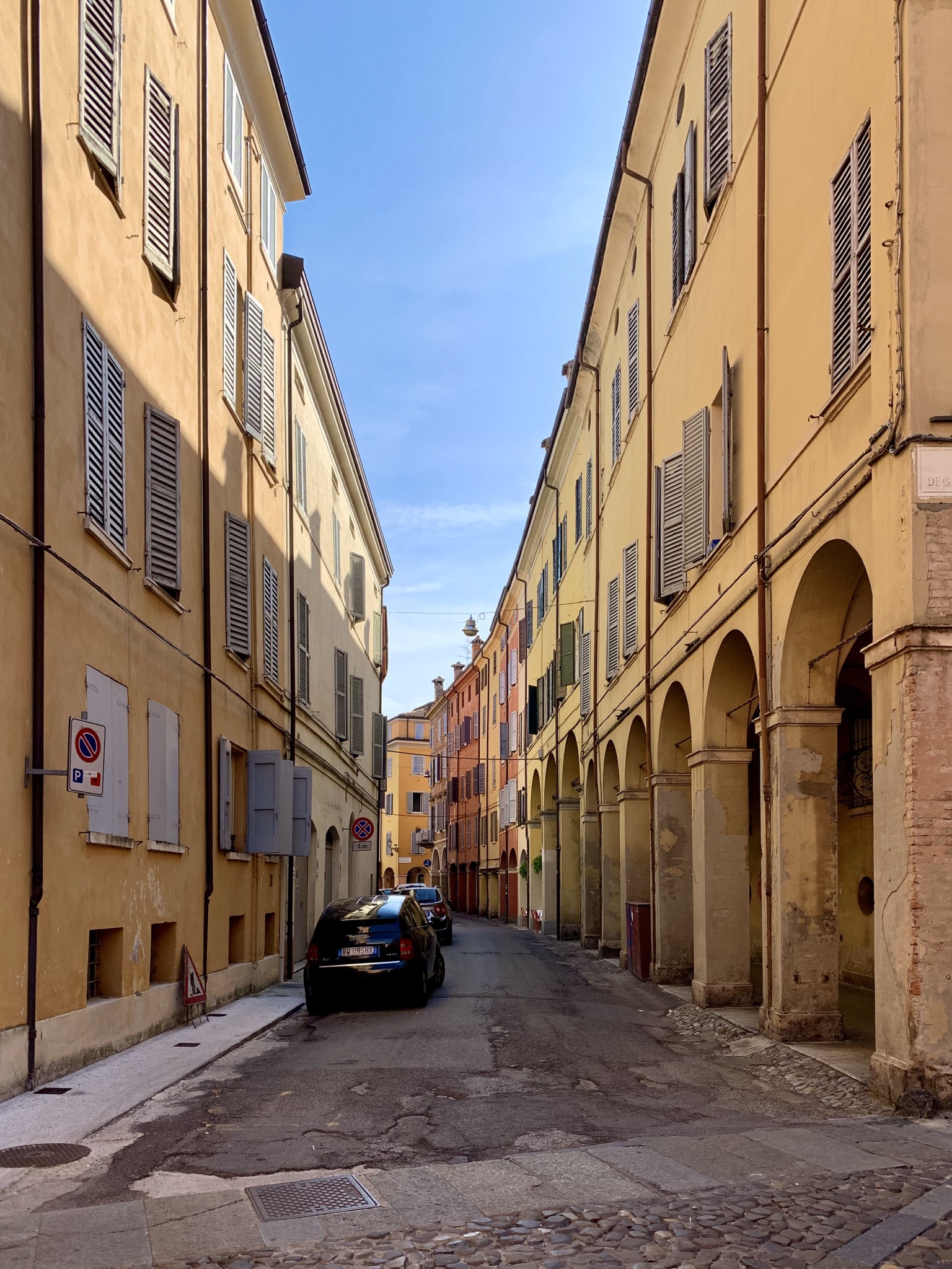 Modena italy. Город Модена Италия. Дом короля Модена Италия. Модена Италия фото. П. Модена. Италия.