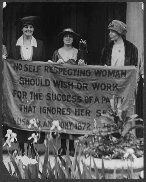 File:Suffragists at 1920 Republican Convention.jpg