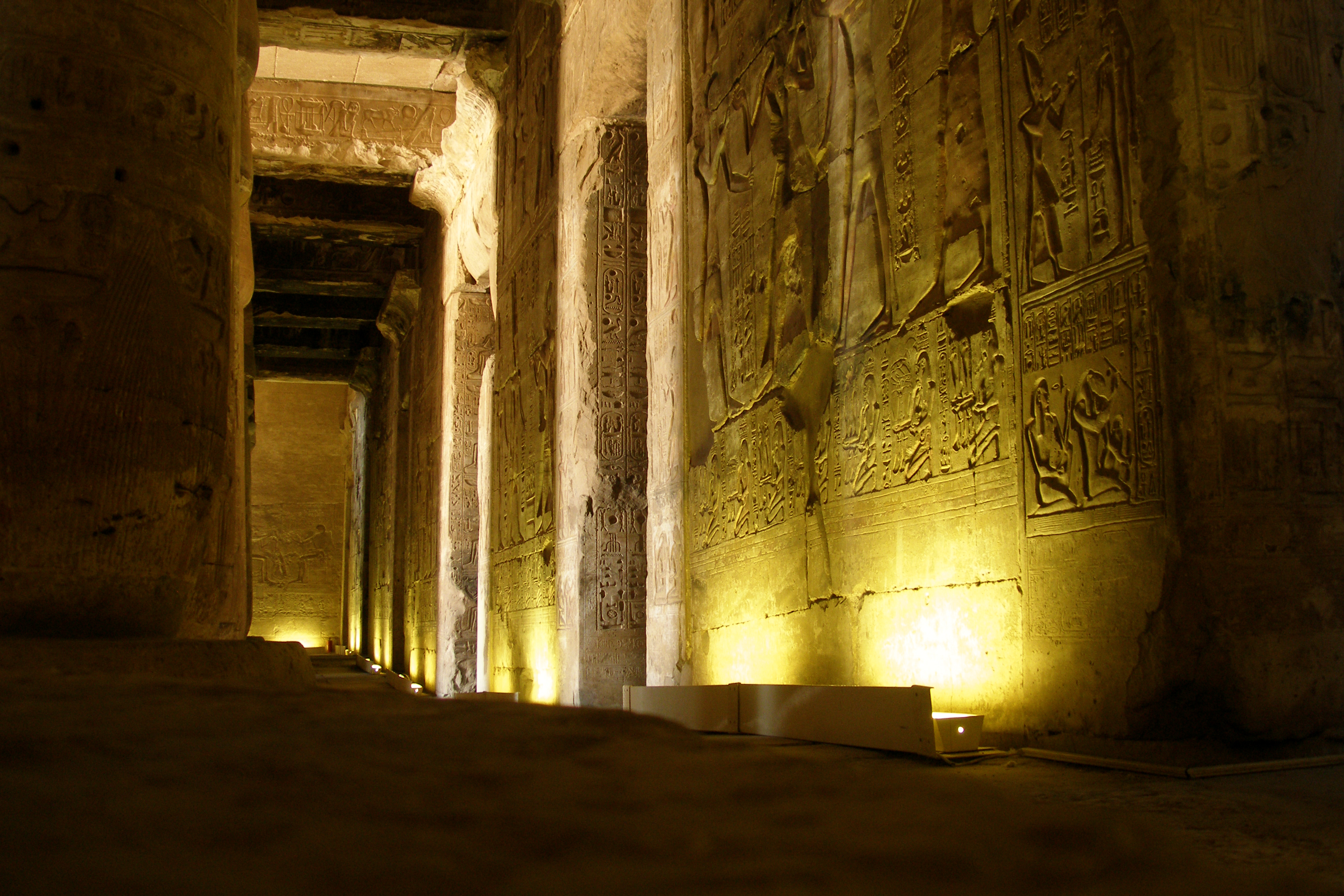 Египетская гробница. Храм фараона Хефрена. Храм Abydos Египет. Абидосский храм Луксор. Подземный храм фараона древний Египет.