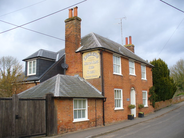 File:The Cricketers - geograph.org.uk - 670783.jpg