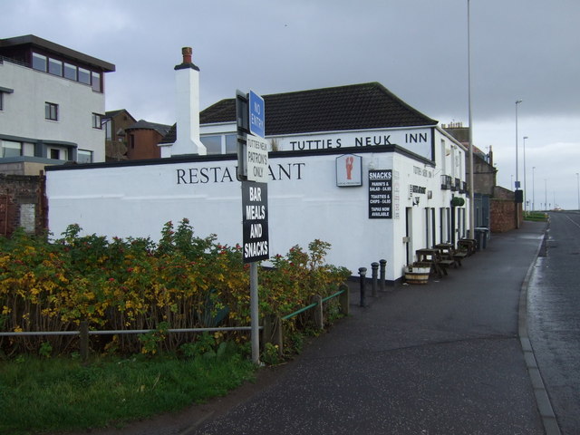 Tutties Neuk Inn, Arbroath - geograph.org.uk - 3714936