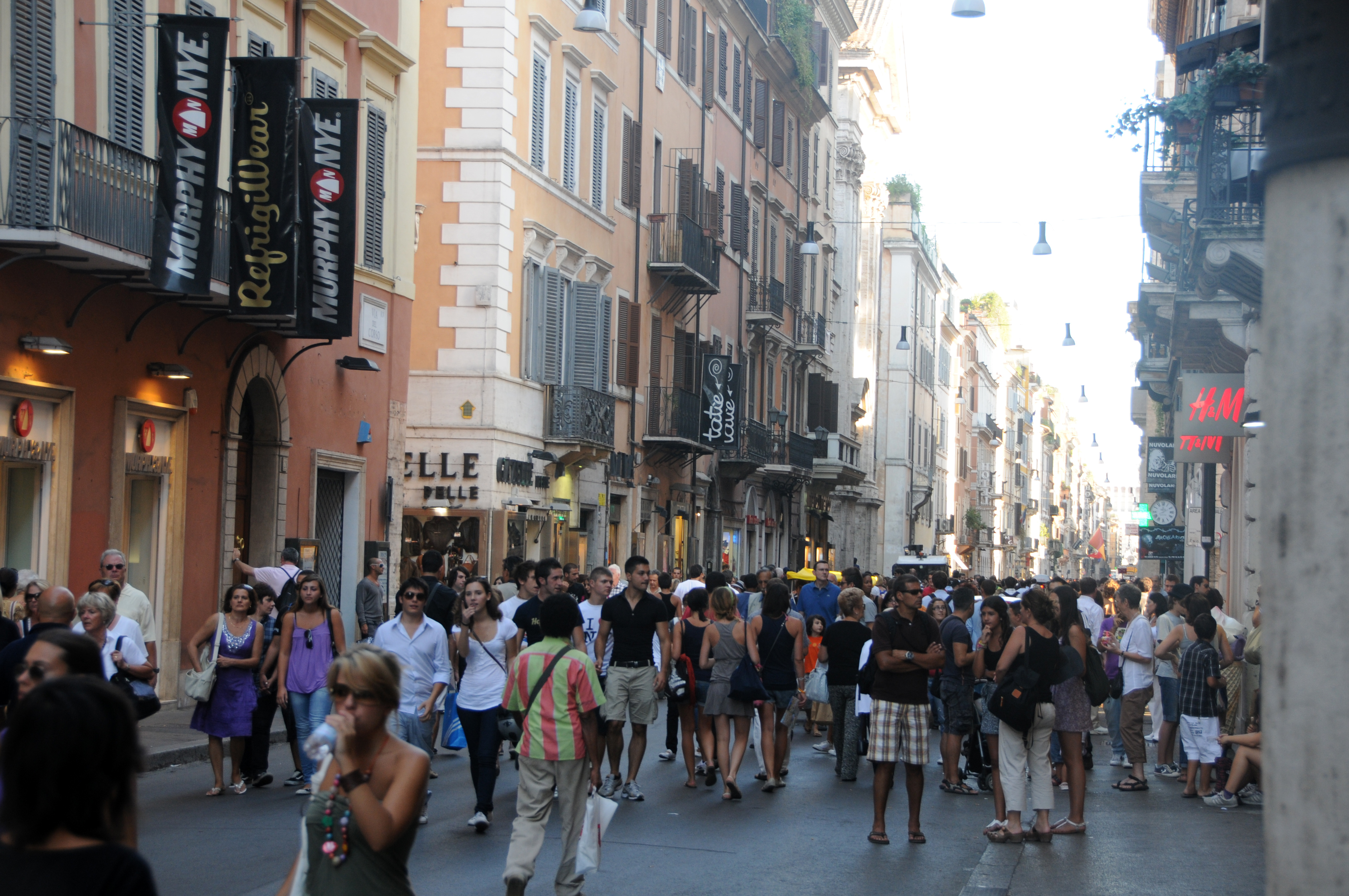 File:Via del Corso à Roma (4999193609).jpg - Wikimedia Commons