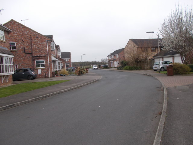 File:Walton Chase - looking towards Walton Road - geograph.org.uk - 5325384.jpg