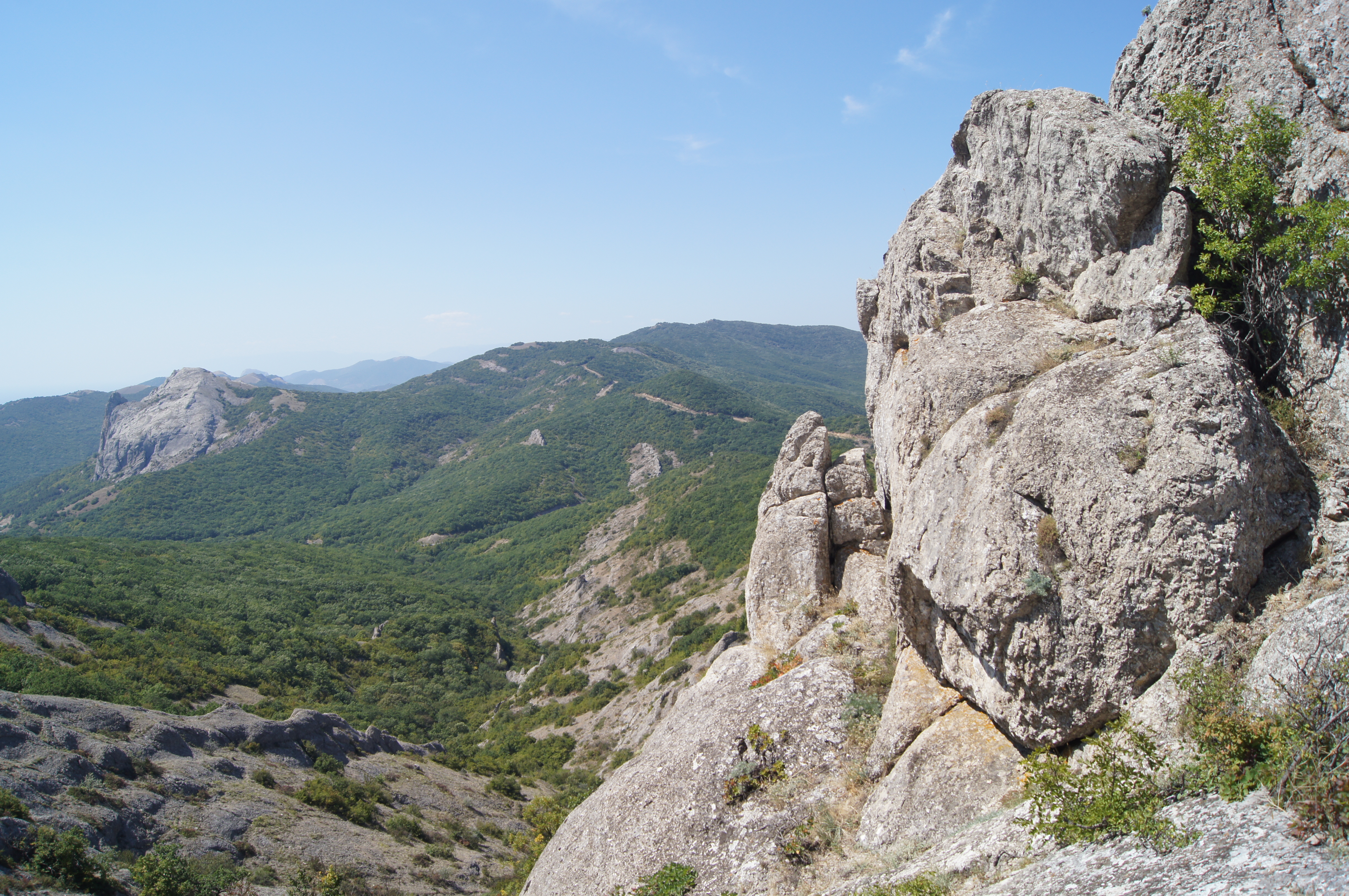 Отрог со скалами