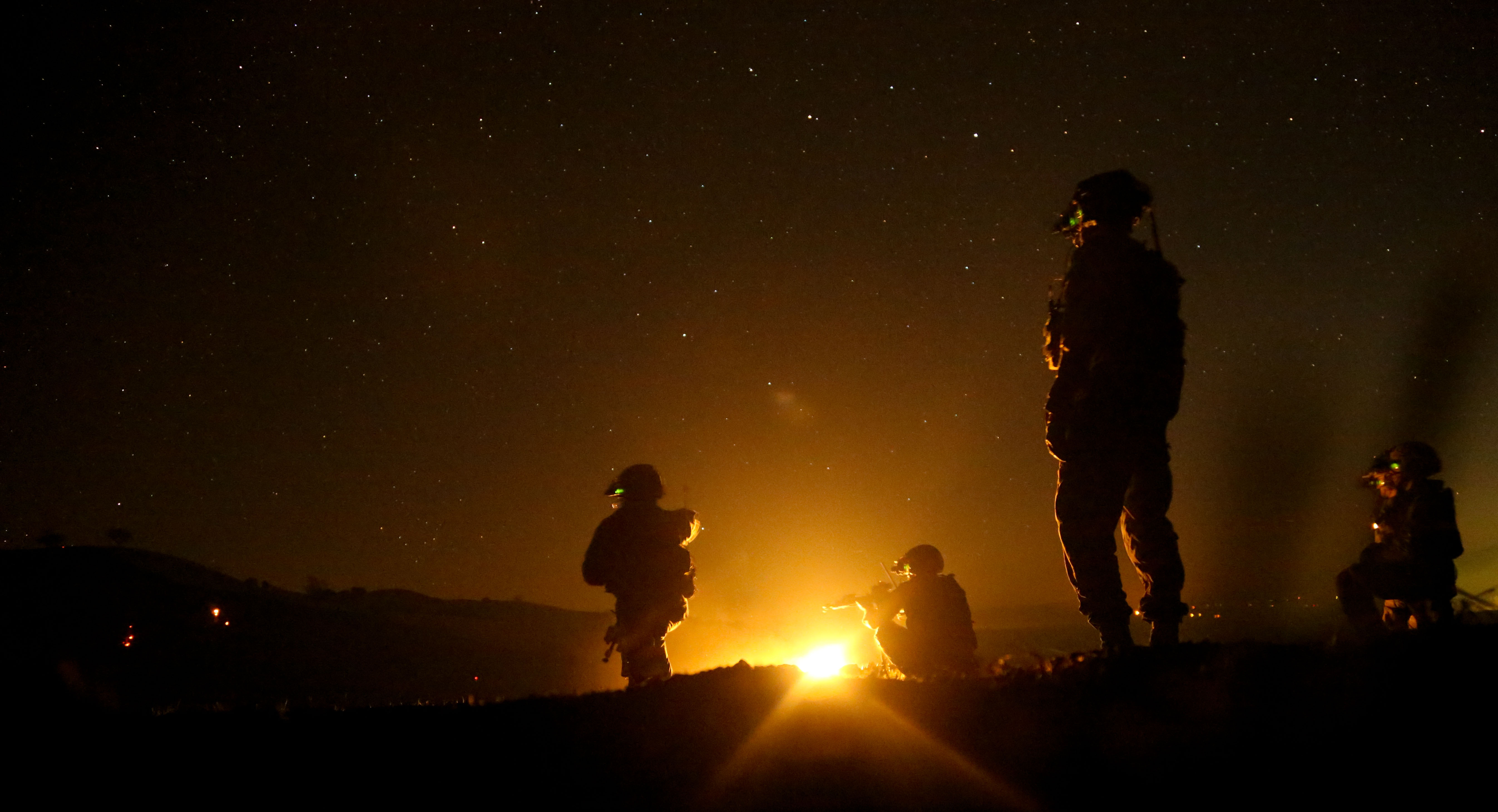 Армейская ночь. Спецназ ночью. Военные ночью. Военный США ночью. Спецназ США ночью.