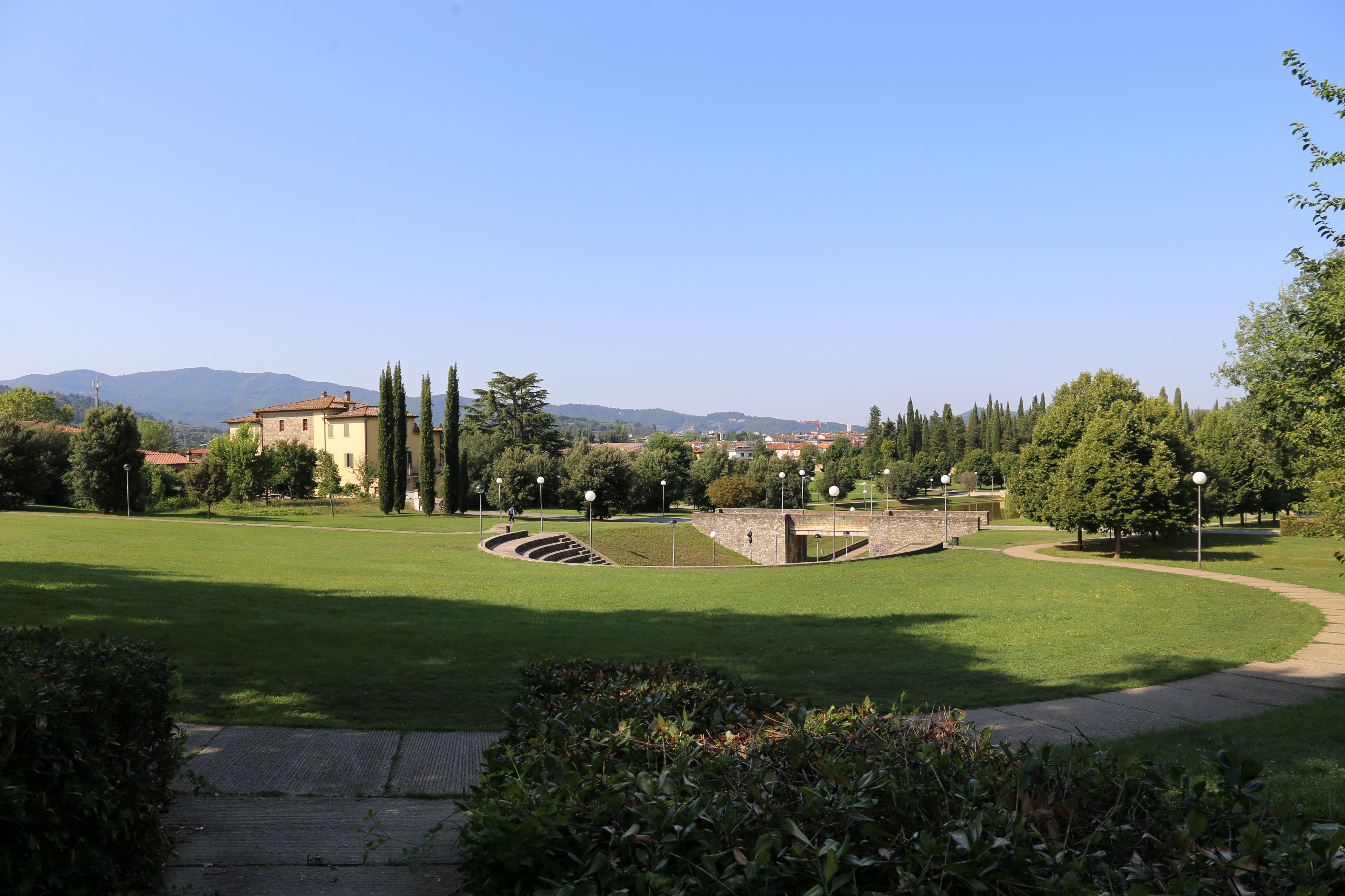 File Arezzo parco di villa severi 01.jpg Wikimedia Commons