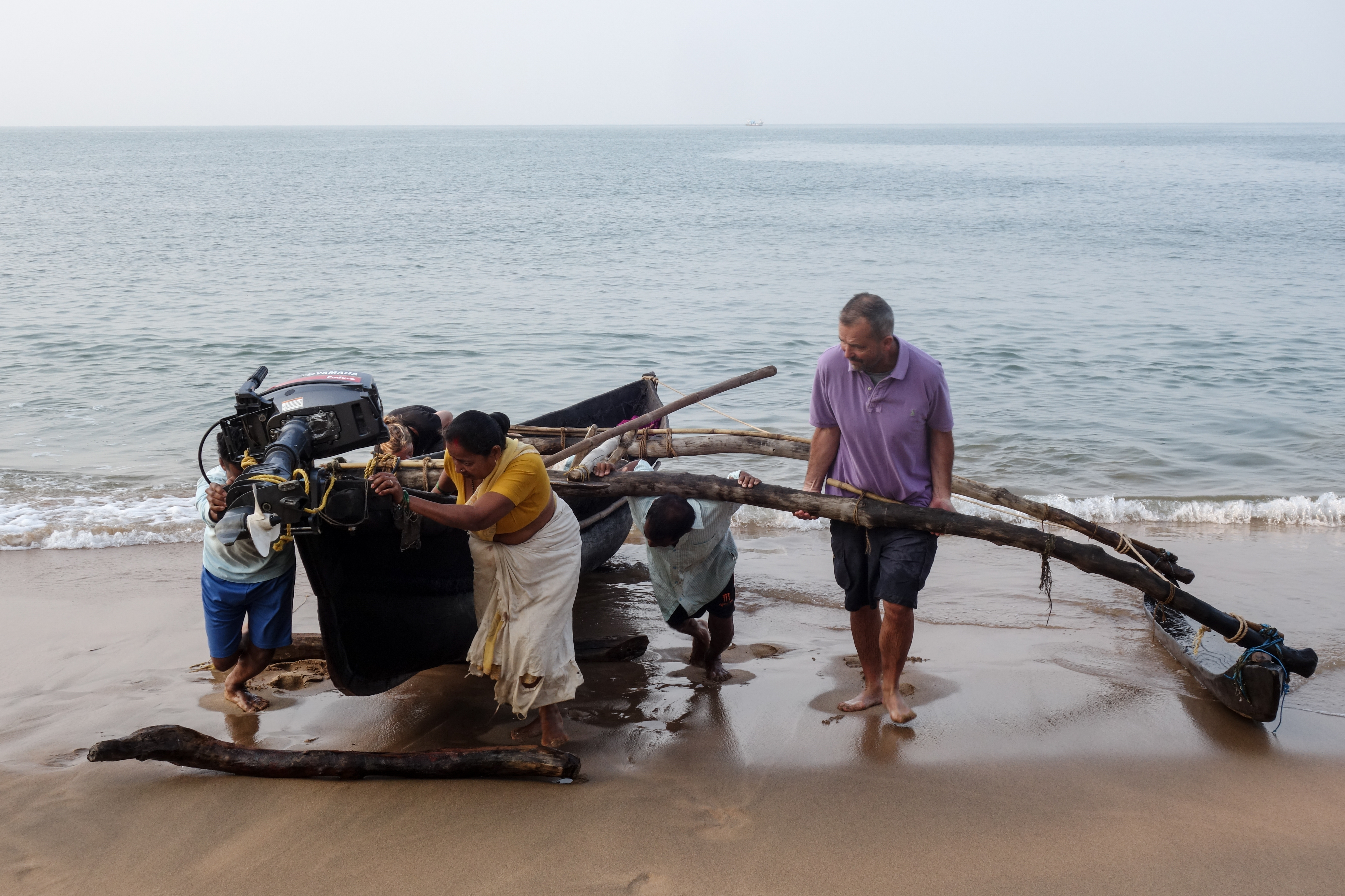 File:Beaching Fishing Boat Goa Jan19 DSC06163.jpg - Wikimedia Commons