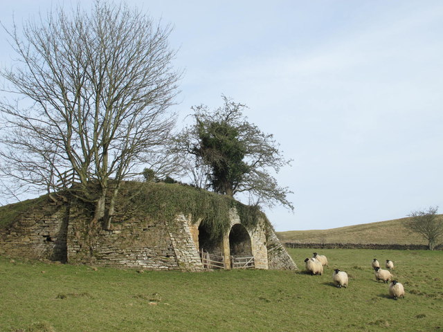 File:Birtley lime kiln - geograph.org.uk - 3930437.jpg