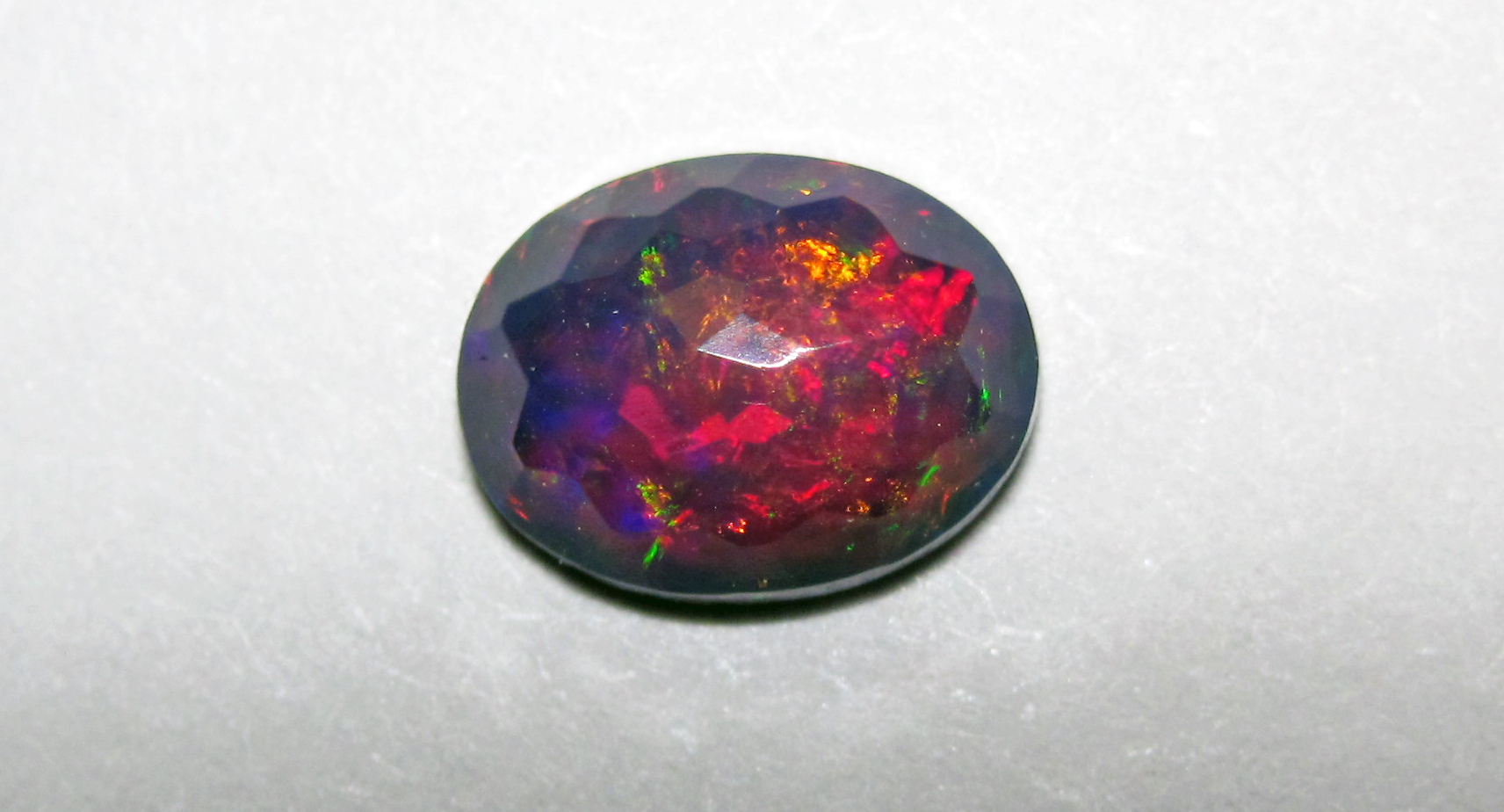 Black_opal_%28Stayish_Mine%2C_Wollo_Province%2C_Ethiopia%29_16_%2823227446813%29.jpg