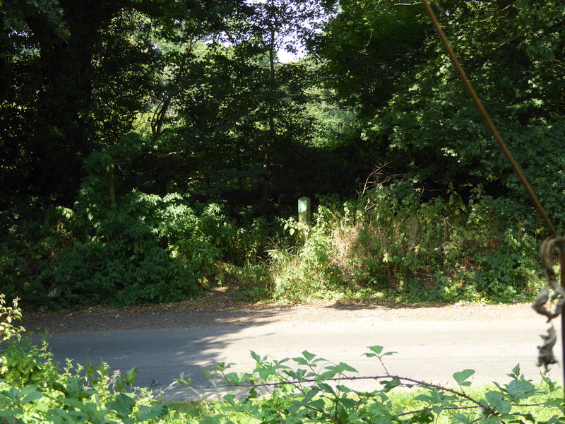 File:Bridleway junction on School Road - geograph.org.uk - 5080496.jpg