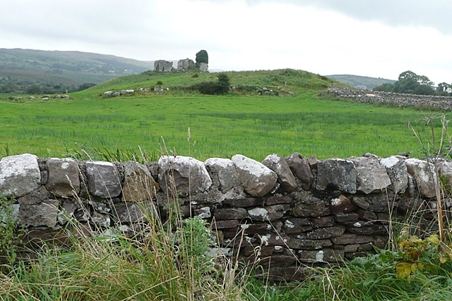 File:Castle at Mace - geograph.org.uk - 967613.jpg