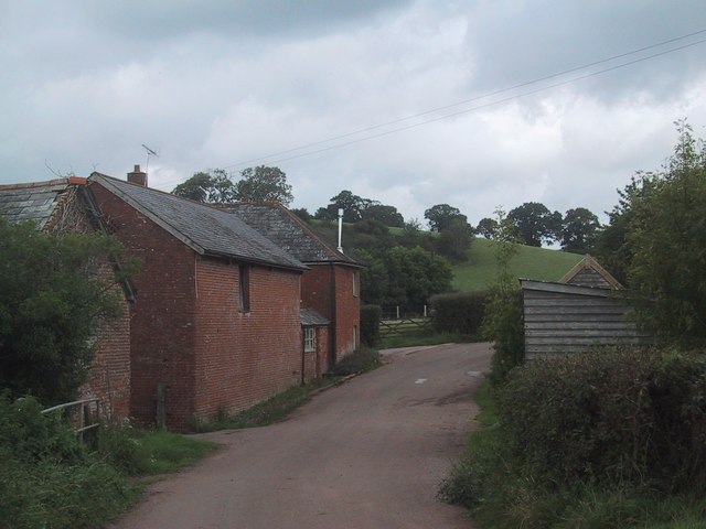 File:Coombe Farm - geograph.org.uk - 957864.jpg