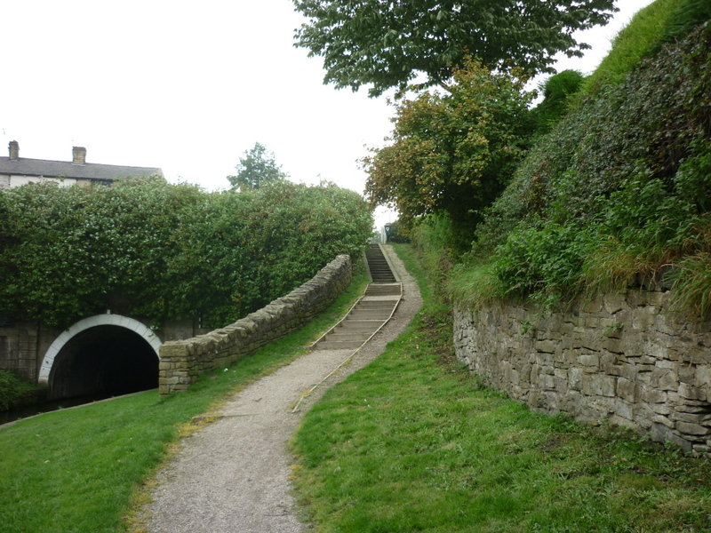 File:Eastern Portal, Gannow Tunnel, Burnley.jpg