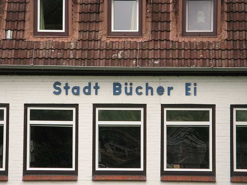 File:Friedrichstadt Stadt Bücher Ei.jpg