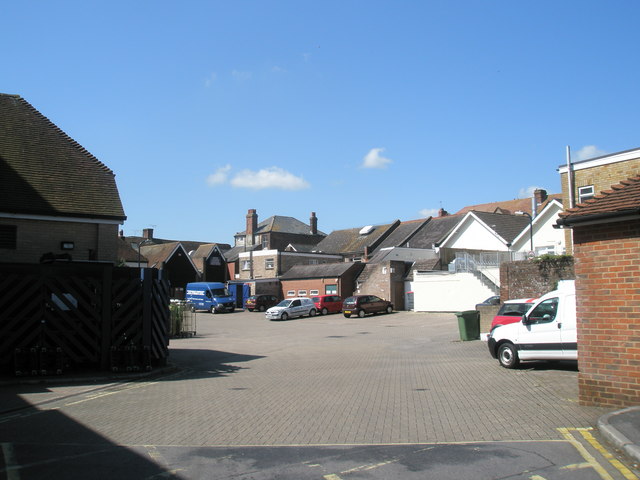 File:Goods access for shops in Chapel Street - geograph.org.uk - 835698.jpg