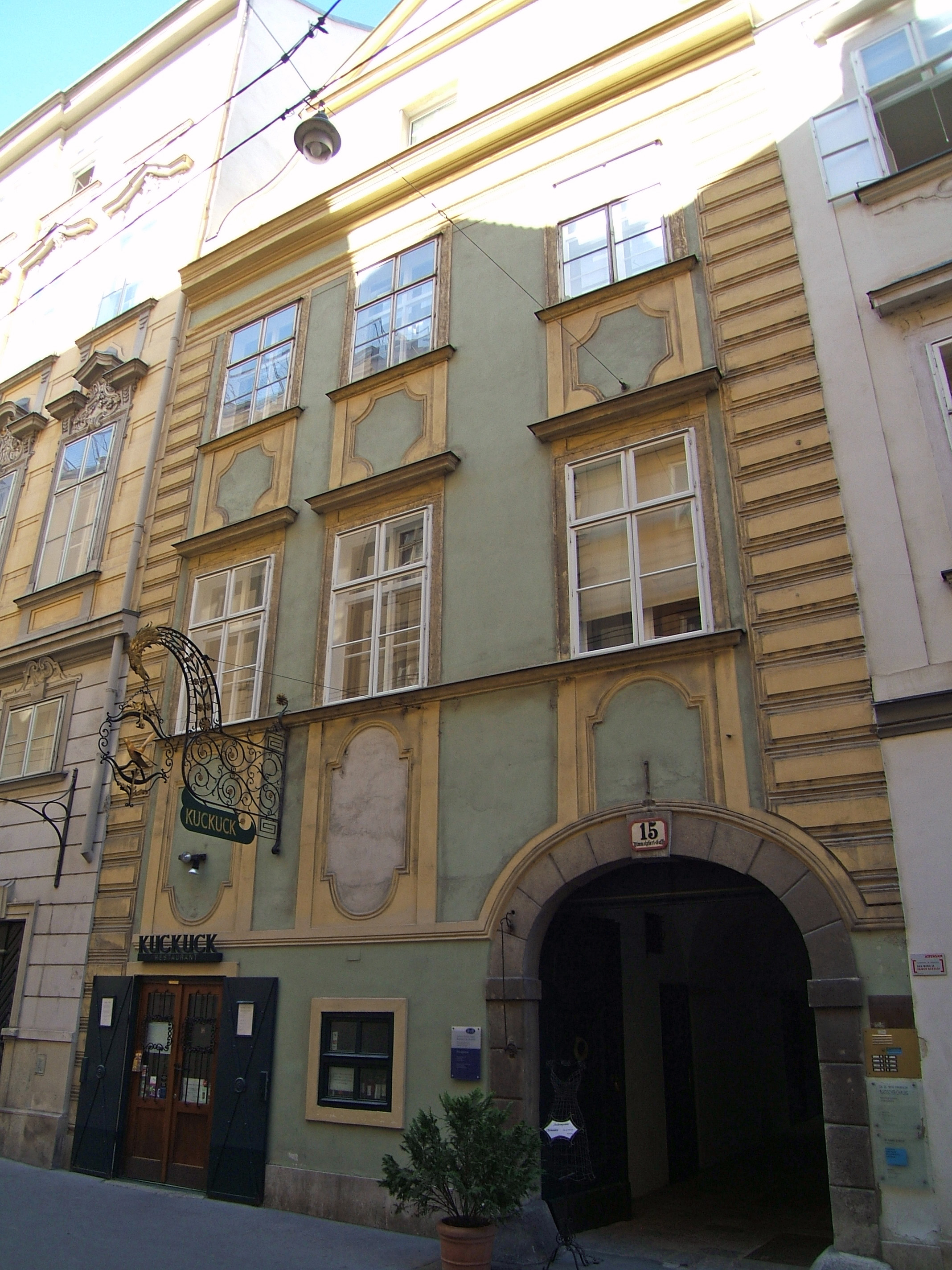 Himmelpfortgasse 15.jpg