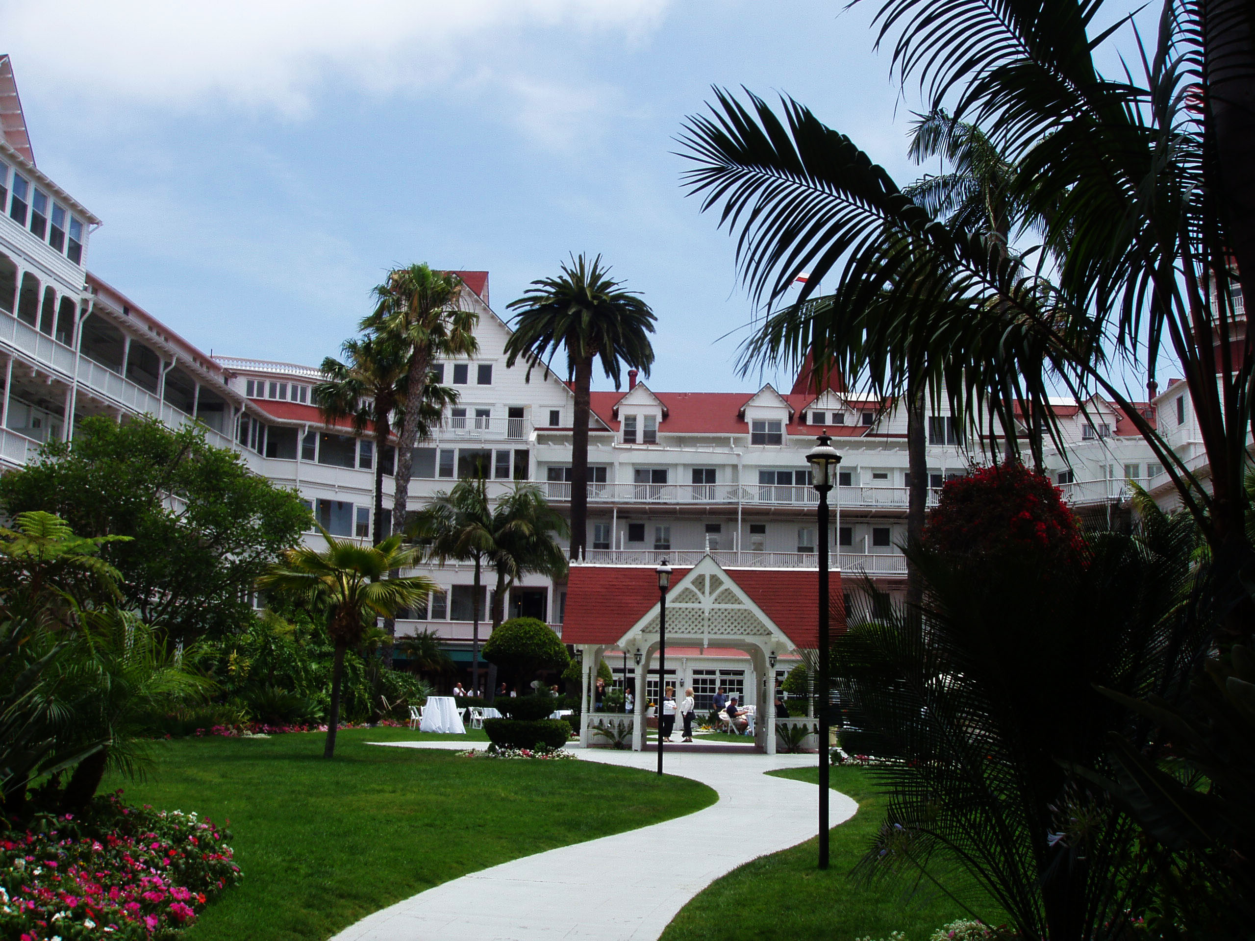 Hotel del. Восточное ранчо Коронадо. Ель в гостинице Hotel de Coronado. Отель дель Коронадо Майами фото. Отель дель Коронадо Майами фото номеров.