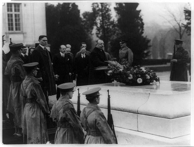 File:Italian Debt Comm. delegate at Tomb of the Unknown Soldier.jpg