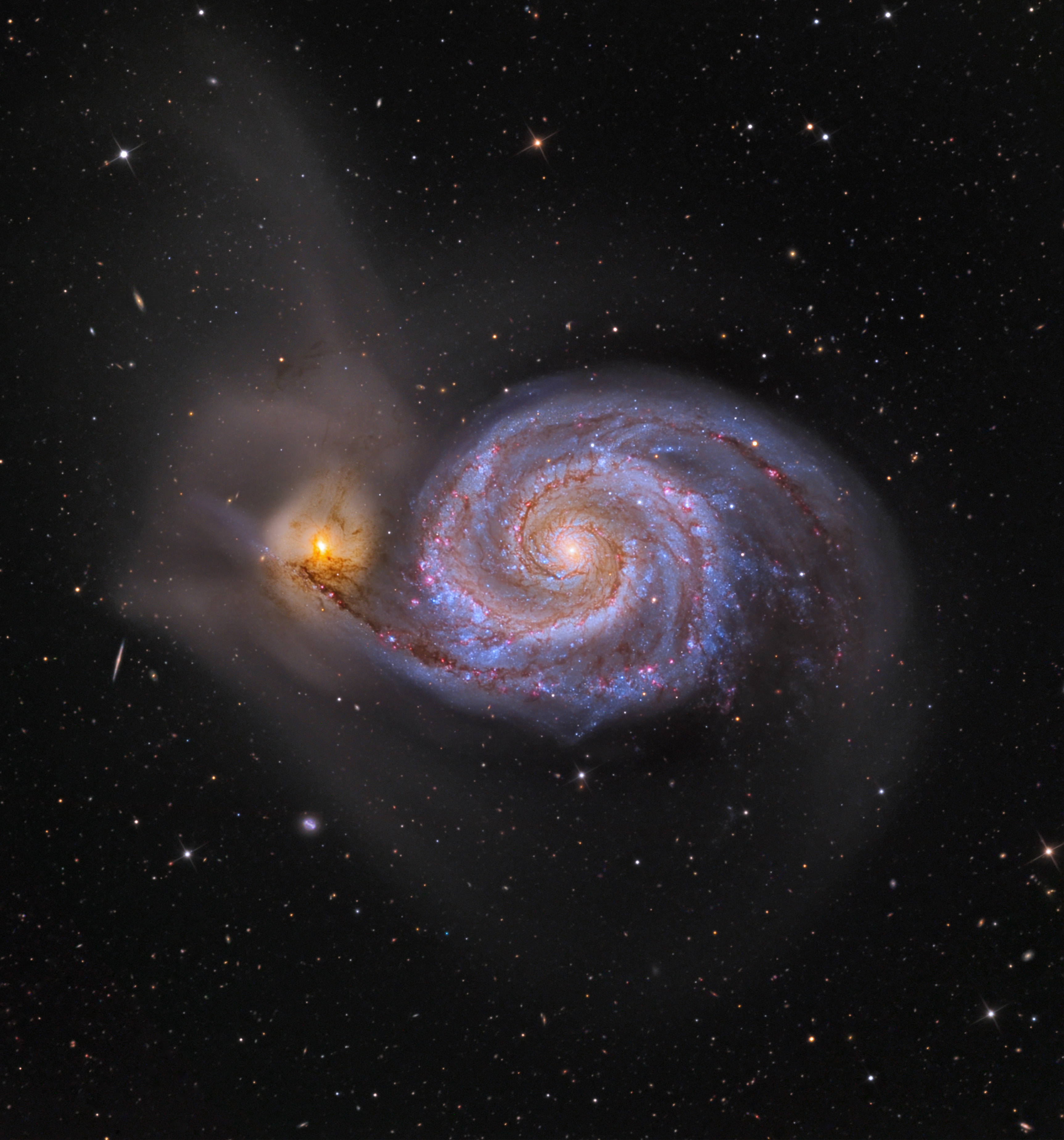 Гигантская звездная система. М51 водоворот. Галактика водоворот м51. Спиральная Галактика m51. M51 Whirlpool Galaxy.
