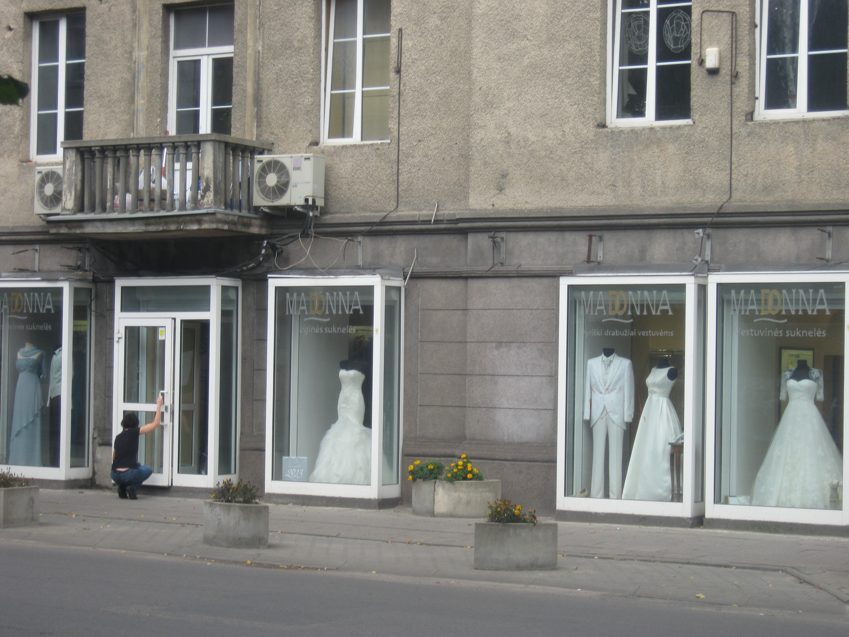 wedding dresses shops