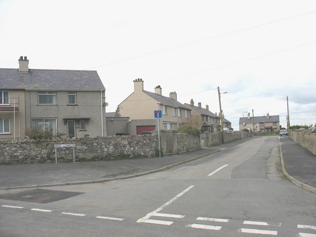 File:Maes Llywelyn Estate - geograph.org.uk - 1027550.jpg