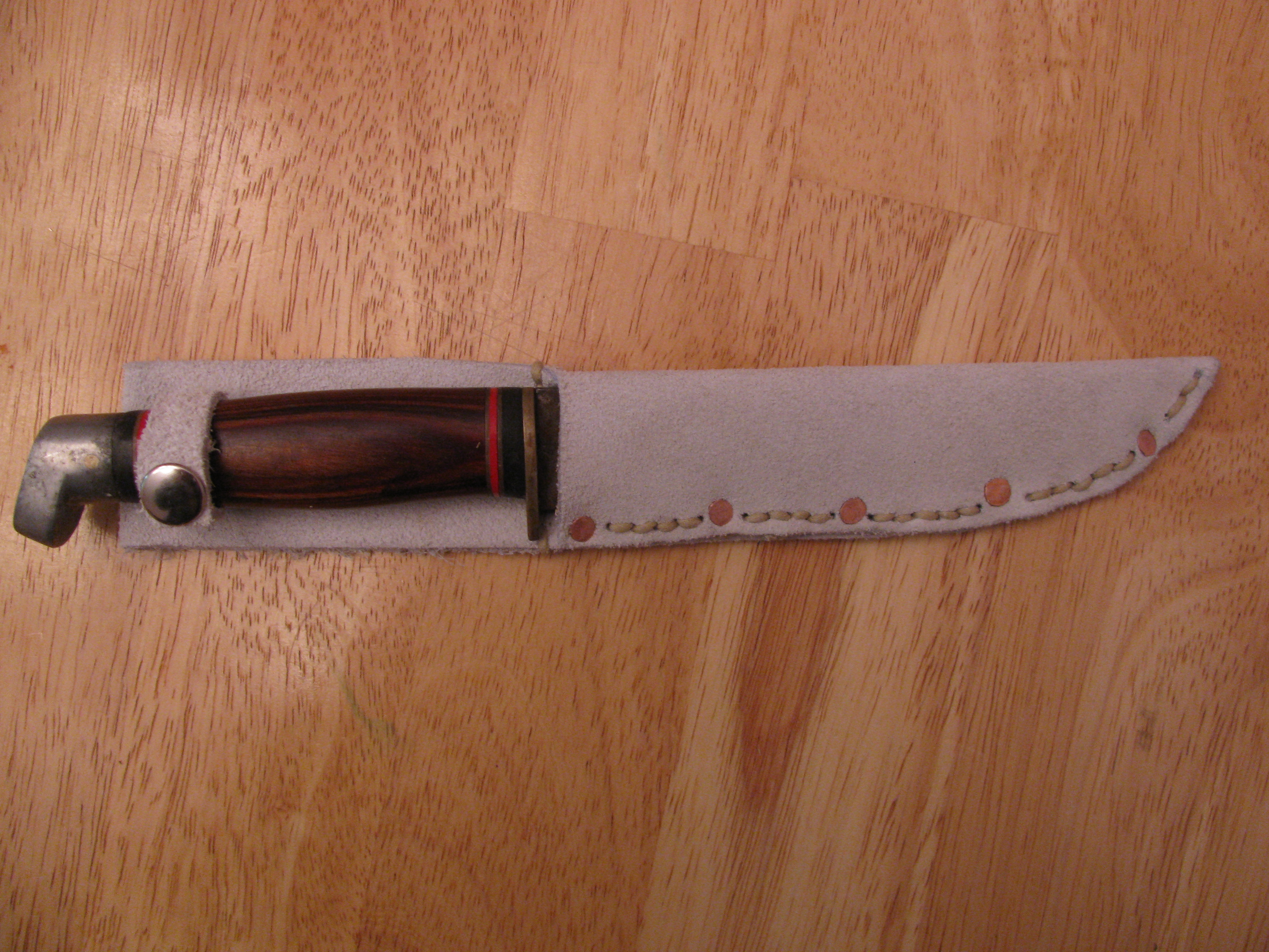 https://upload.wikimedia.org/wikipedia/commons/8/8c/Making_a_knife_sheath_06.jpg
