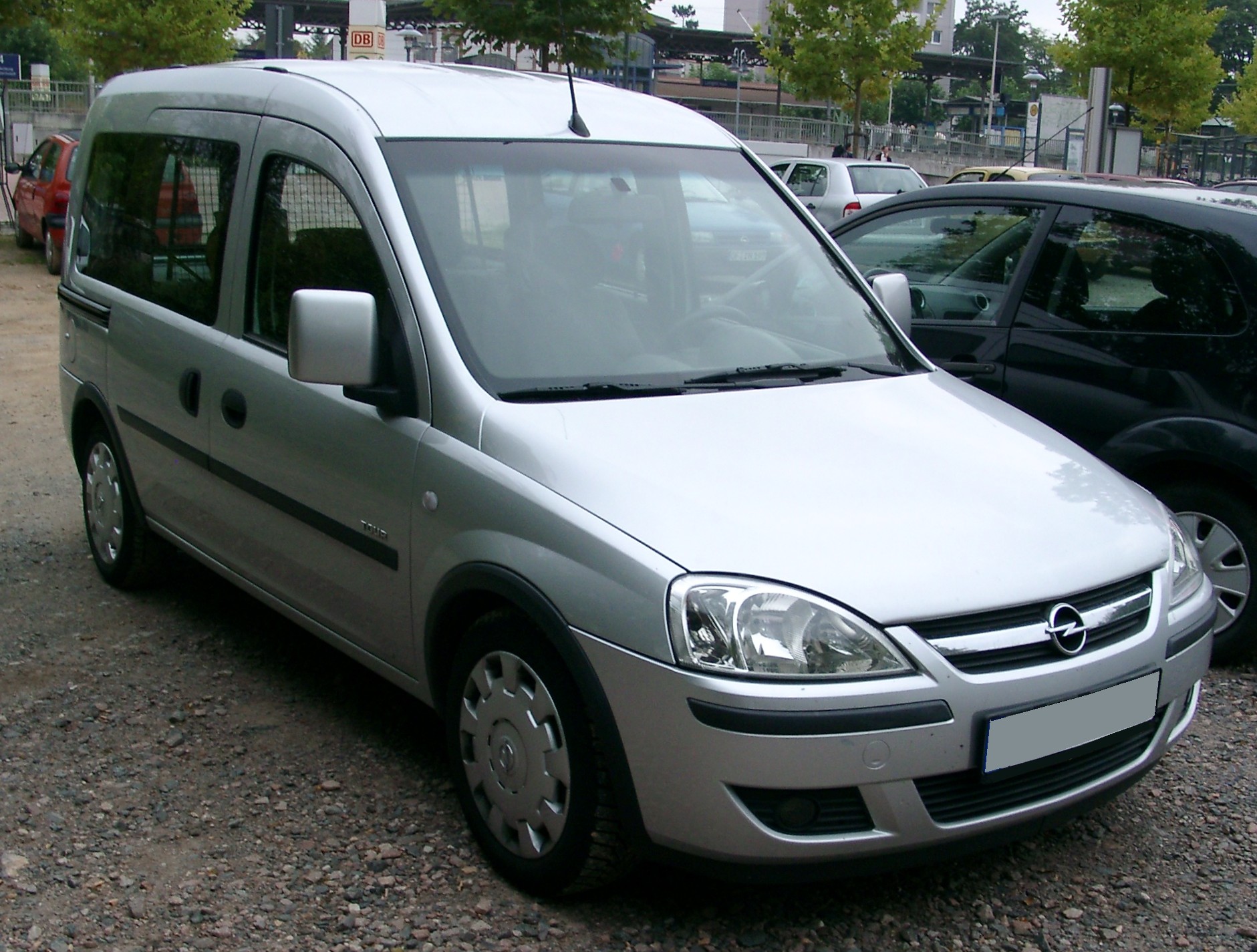 File:Opel Combo front 20071002.jpg - Wikimedia Commons