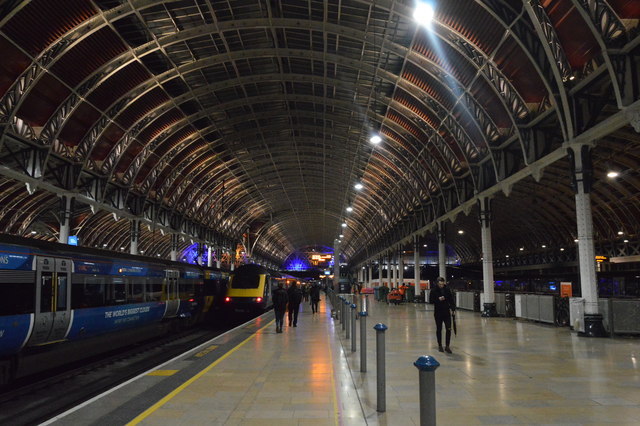 File:Paddington Station - geograph.org.uk - 5393636.jpg