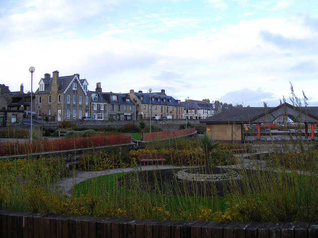 File:Station Gardens at Lossiemouth - geograph.org.uk - 1594381.jpg